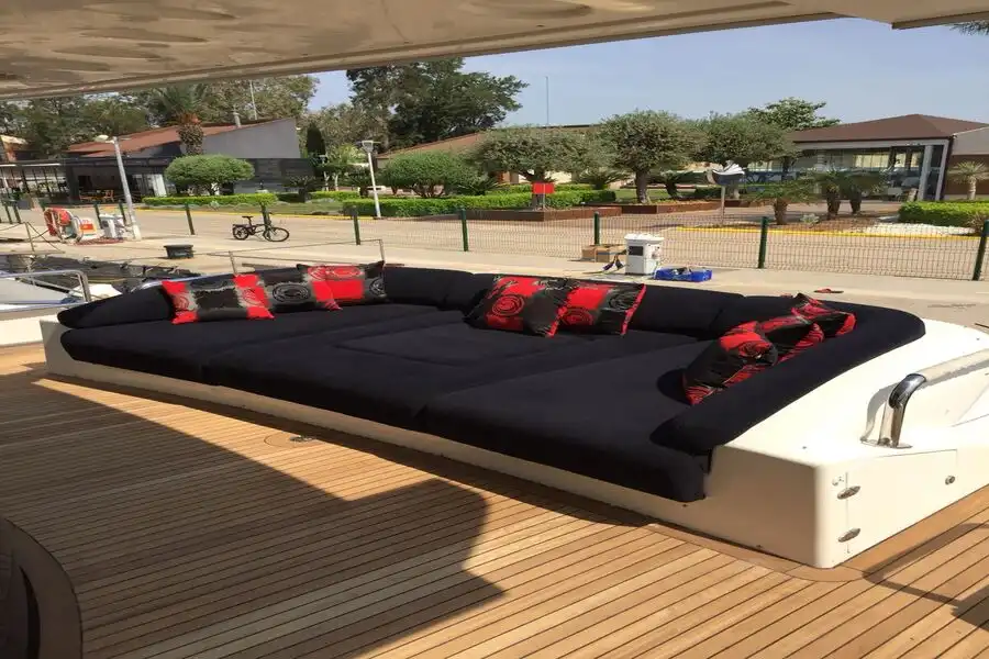 YACHT OBSIDIAN